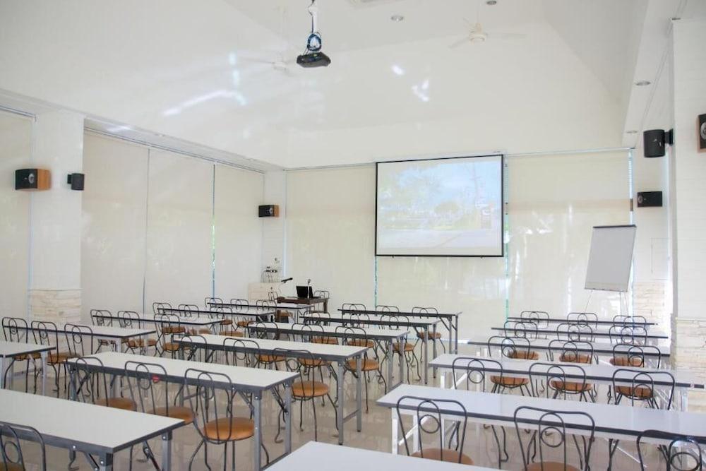 Bangsaen Charn Residence מראה חיצוני תמונה